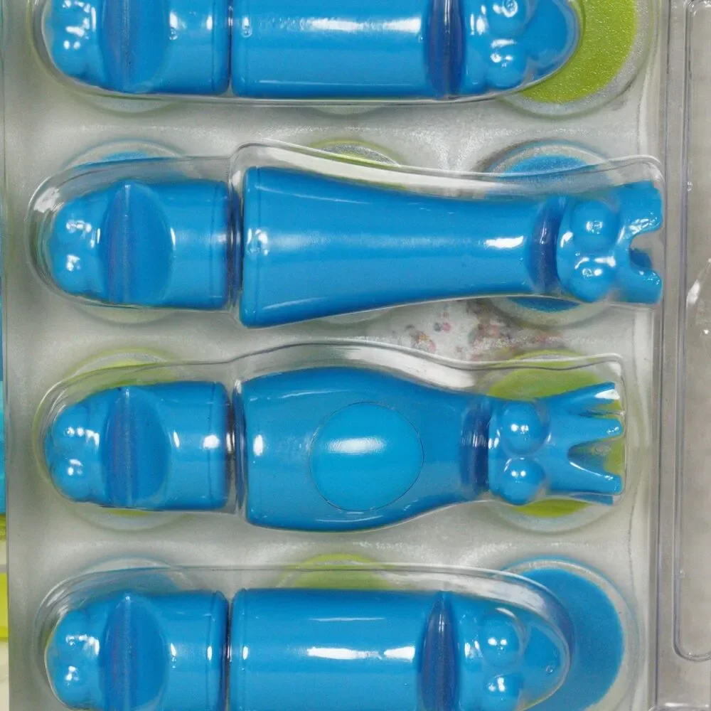 Umbra Playmate Chess Set Blue and Lime Rubber Game Pieces Buro fur Form Monster